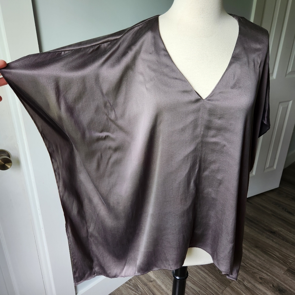 Alice + Olivia Nola Boxy Vneck Silk Blend Kimono Top In Charcoal Size Medium